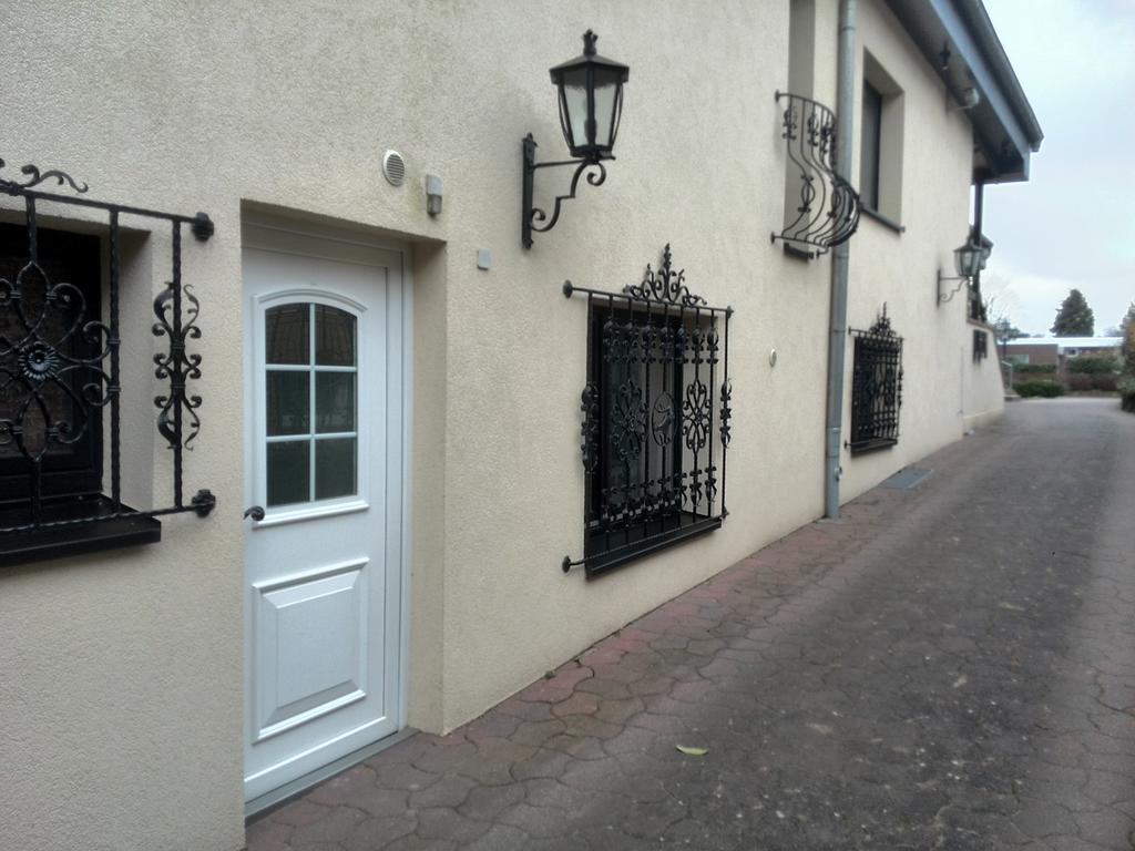 Altes Zollhaus Am Klinikum Hotel Любек Екстериор снимка