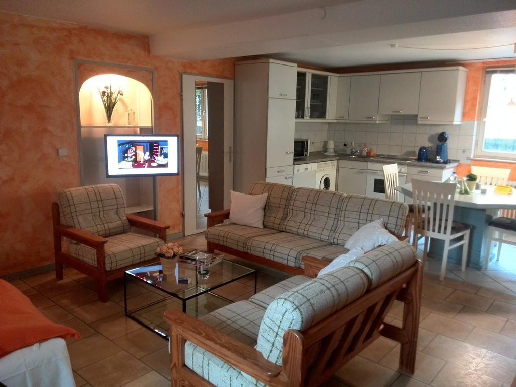 Altes Zollhaus Am Klinikum Hotel Любек Екстериор снимка