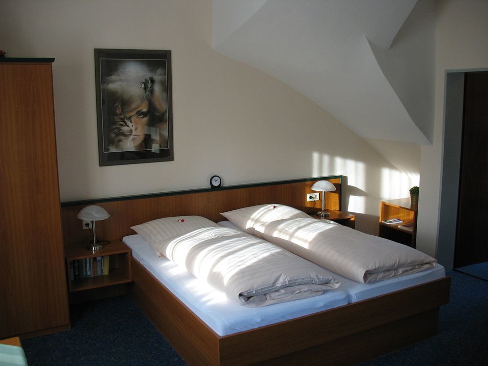 Altes Zollhaus Am Klinikum Hotel Любек Екстериор снимка