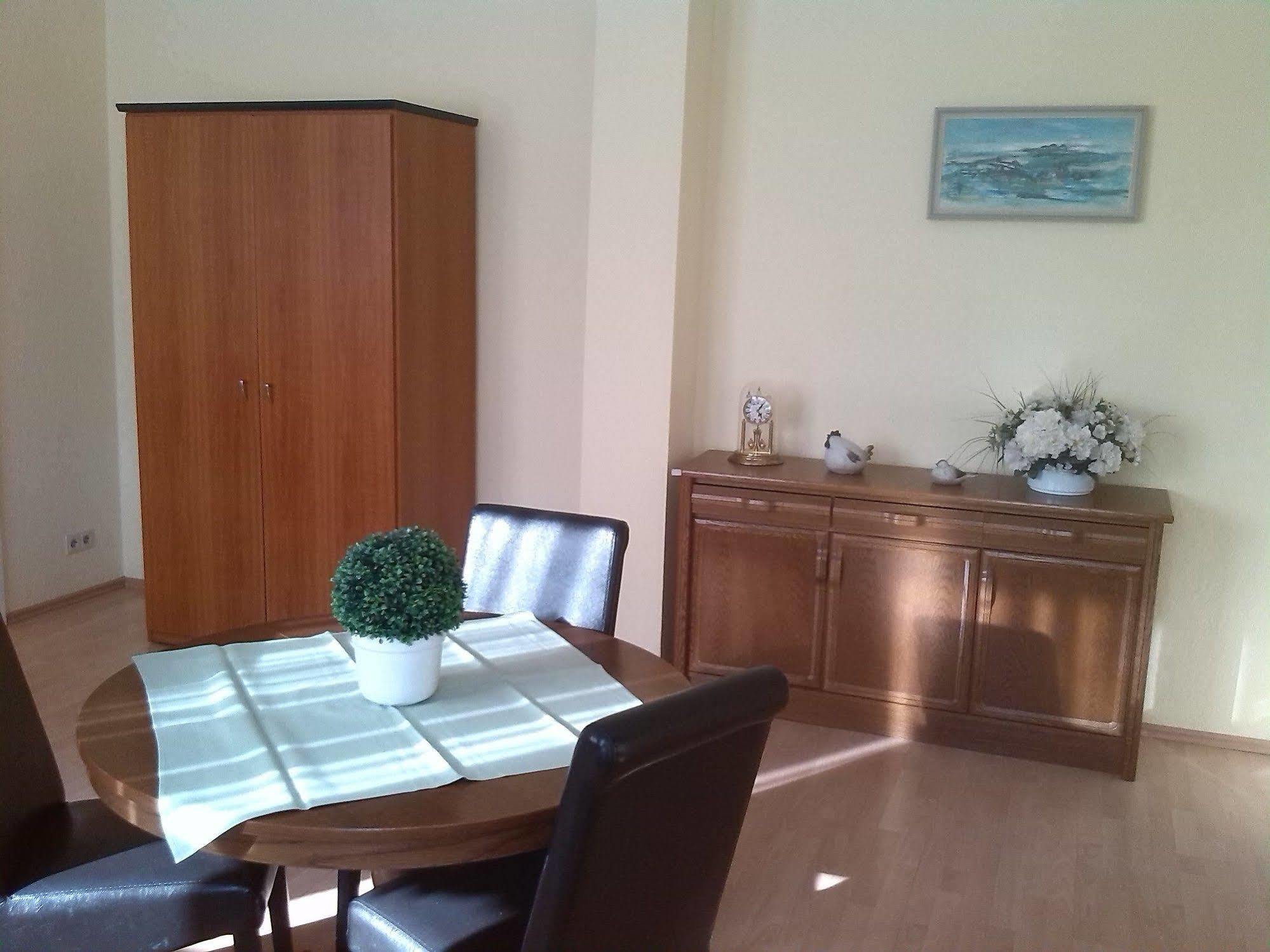 Altes Zollhaus Am Klinikum Hotel Любек Екстериор снимка
