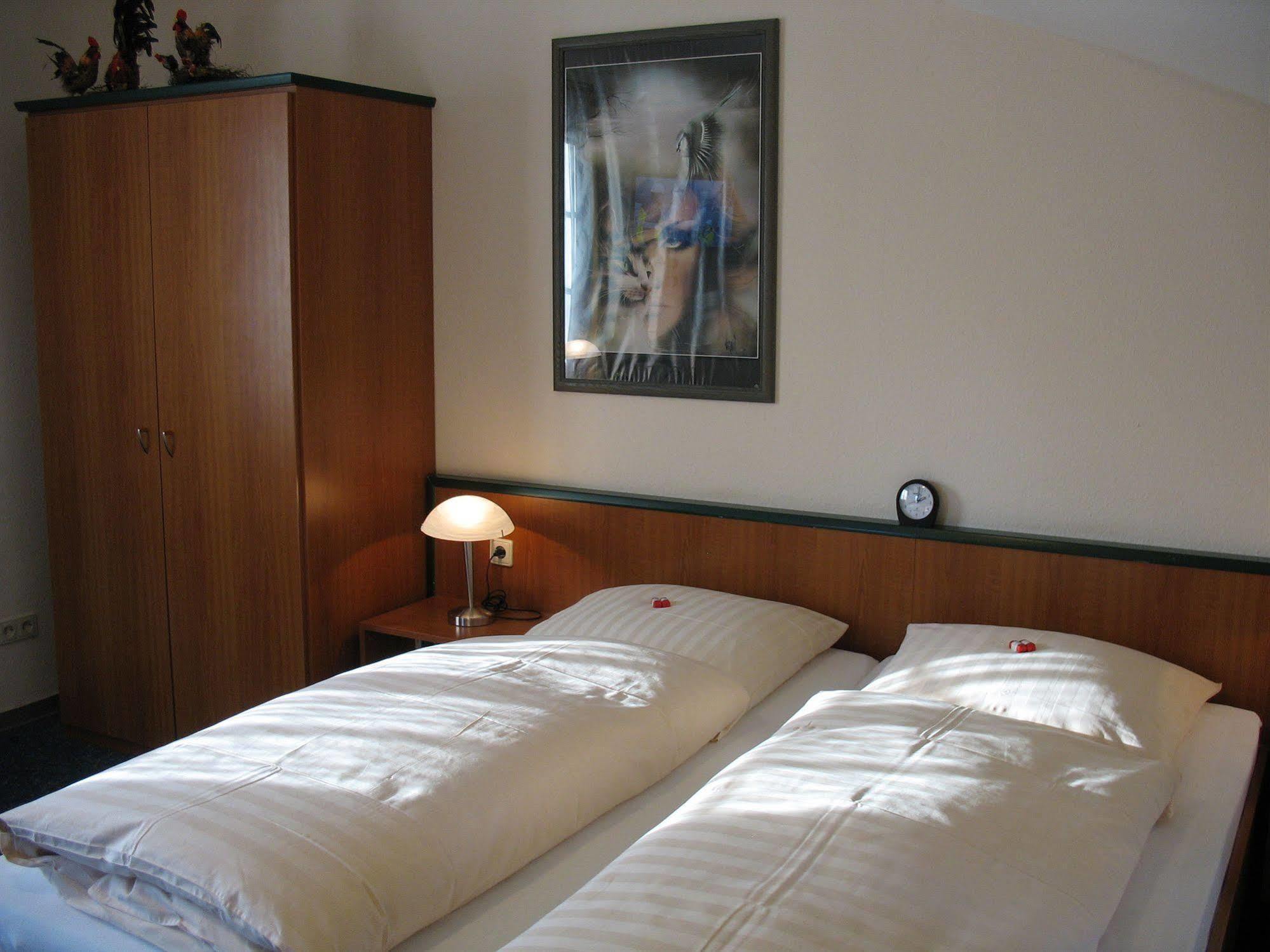 Altes Zollhaus Am Klinikum Hotel Любек Екстериор снимка