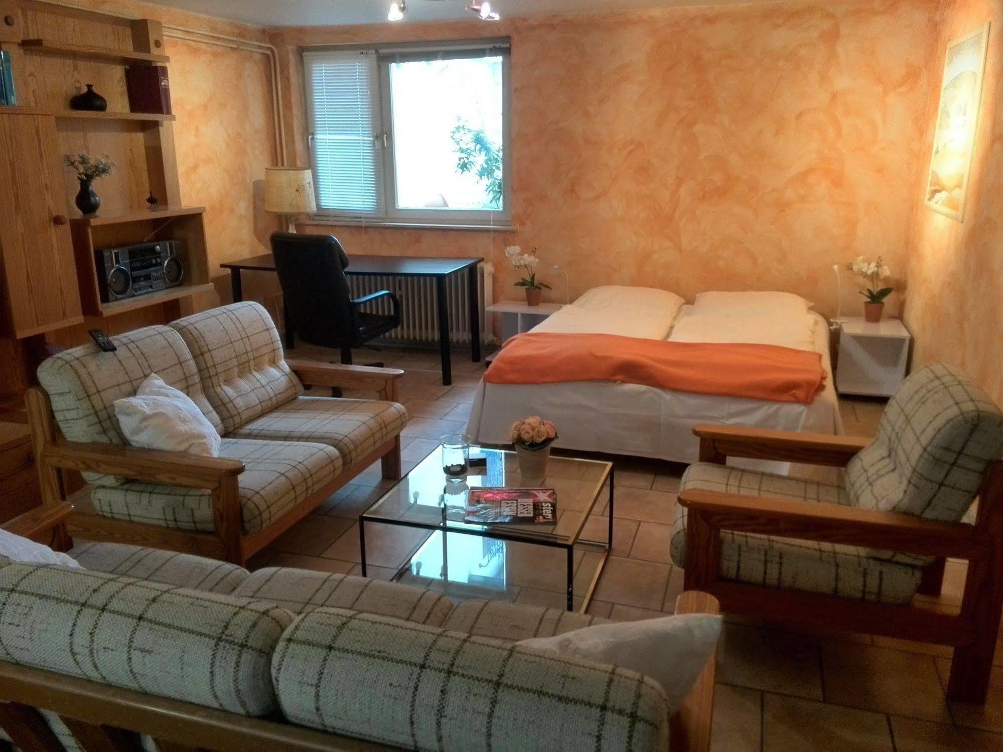 Altes Zollhaus Am Klinikum Hotel Любек Екстериор снимка
