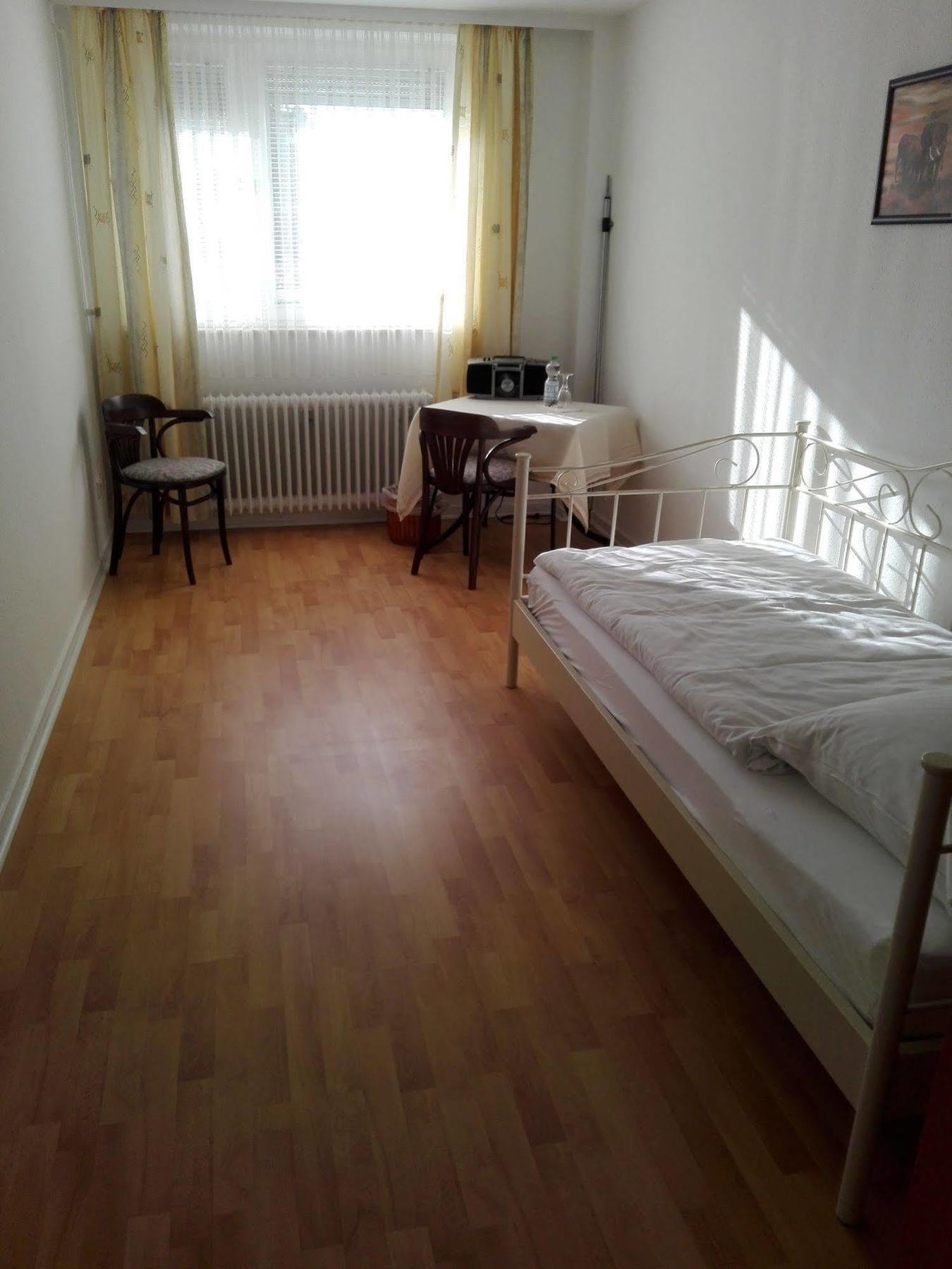 Altes Zollhaus Am Klinikum Hotel Любек Екстериор снимка