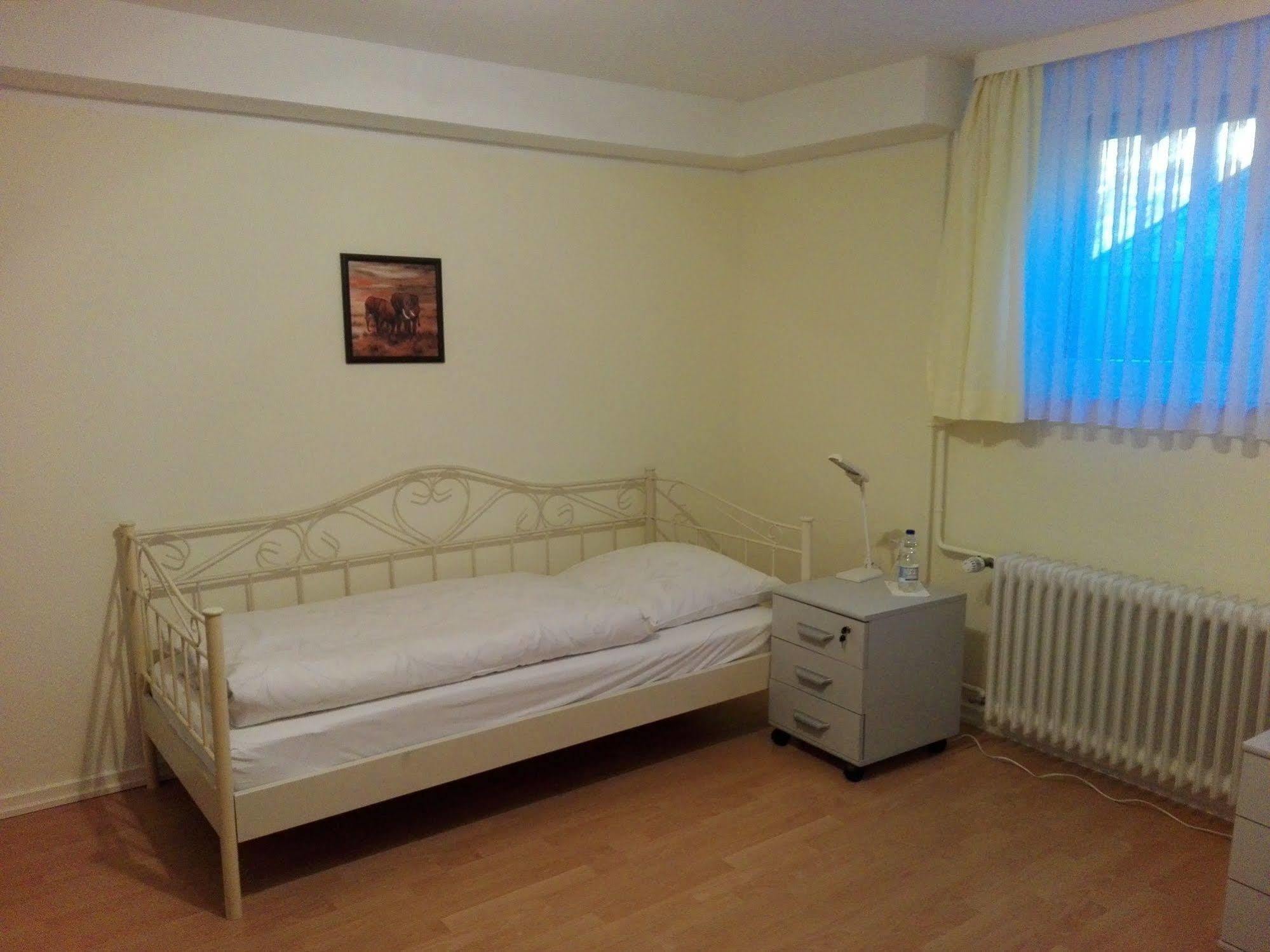 Altes Zollhaus Am Klinikum Hotel Любек Екстериор снимка