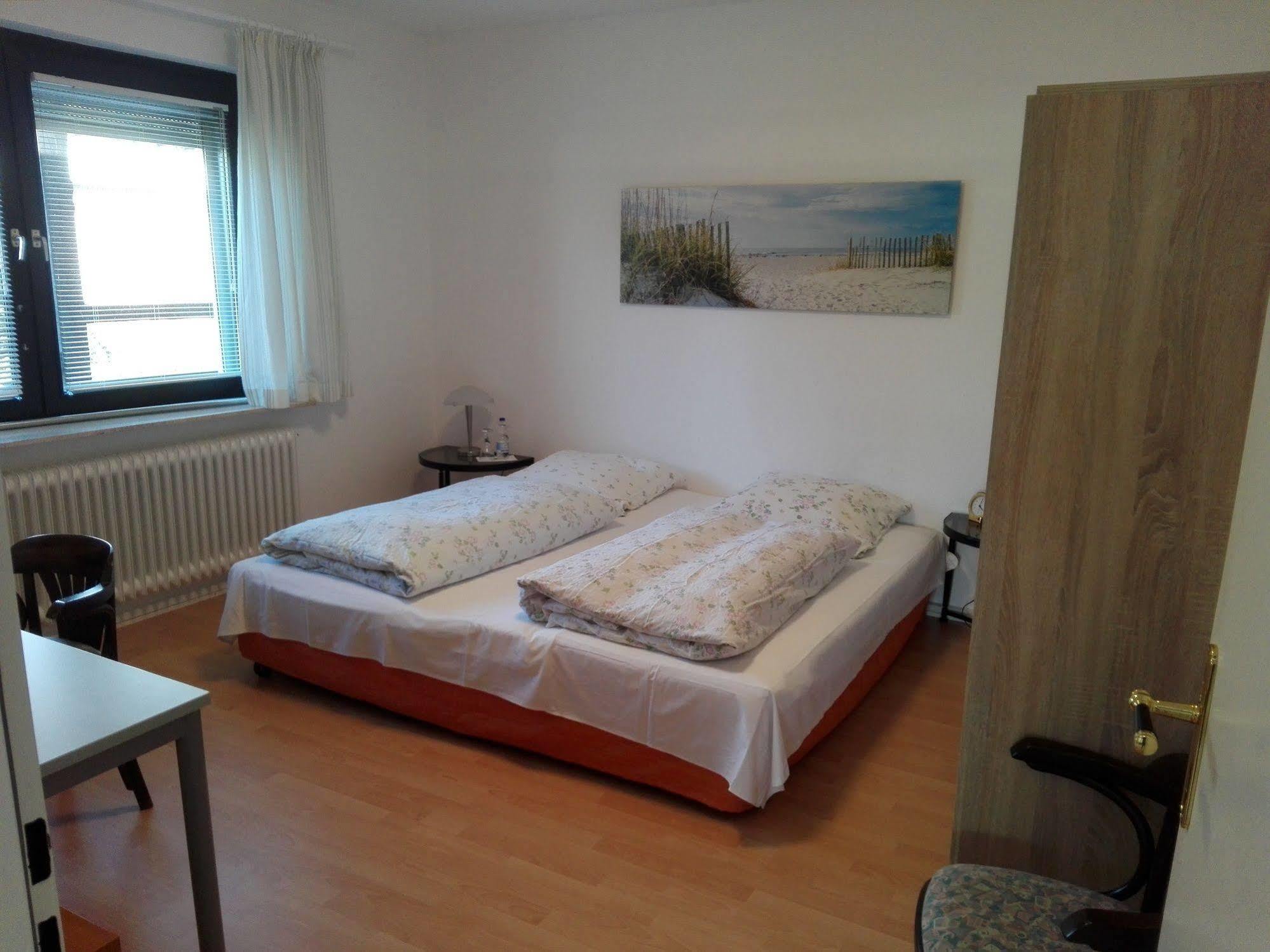Altes Zollhaus Am Klinikum Hotel Любек Екстериор снимка