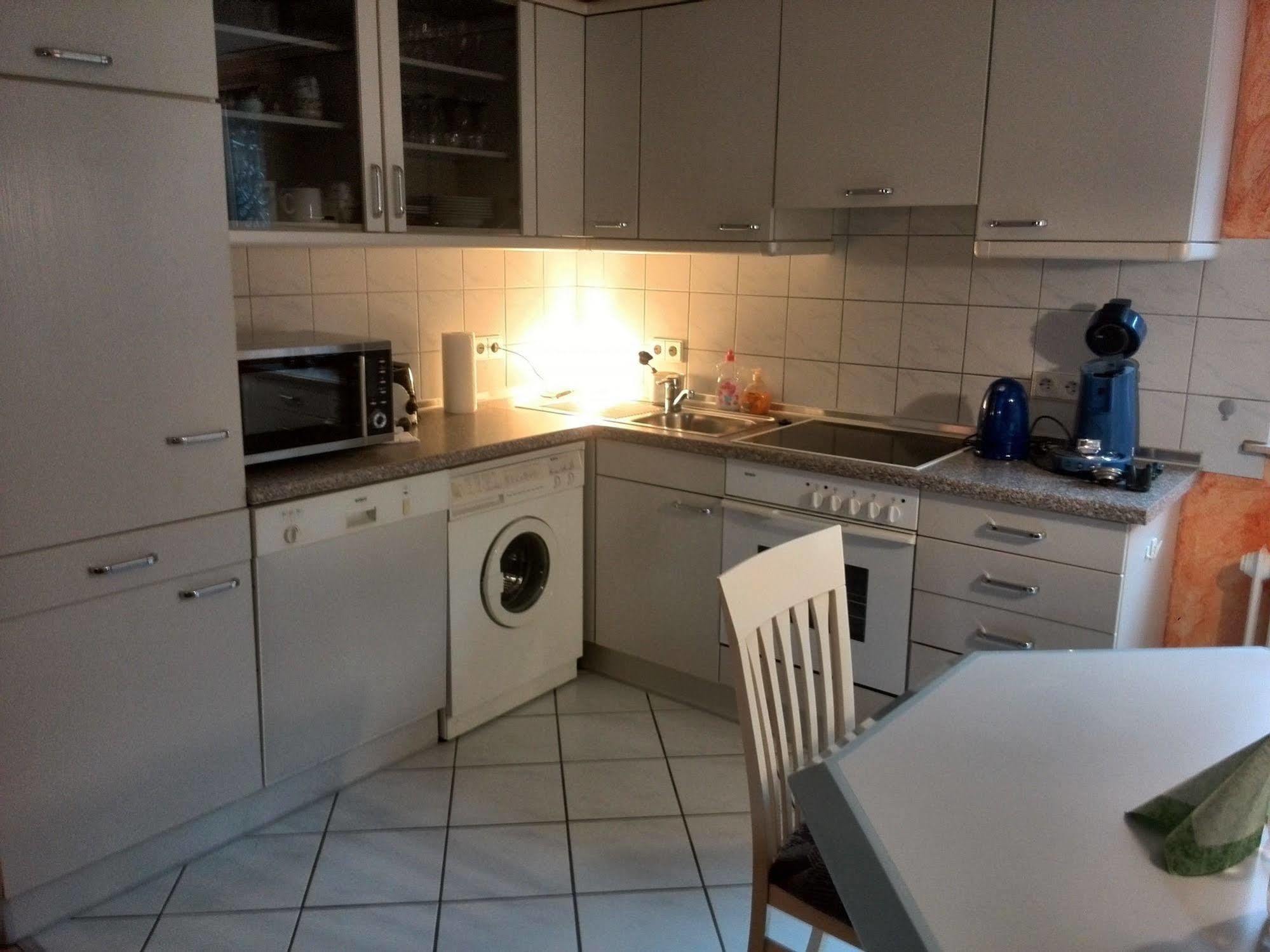 Altes Zollhaus Am Klinikum Hotel Любек Екстериор снимка